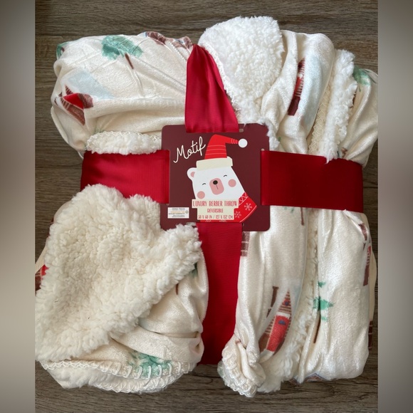 NWT - Reversible Winter Luxury Throw Blanket (50” x 60”) - Picture 1 of 4